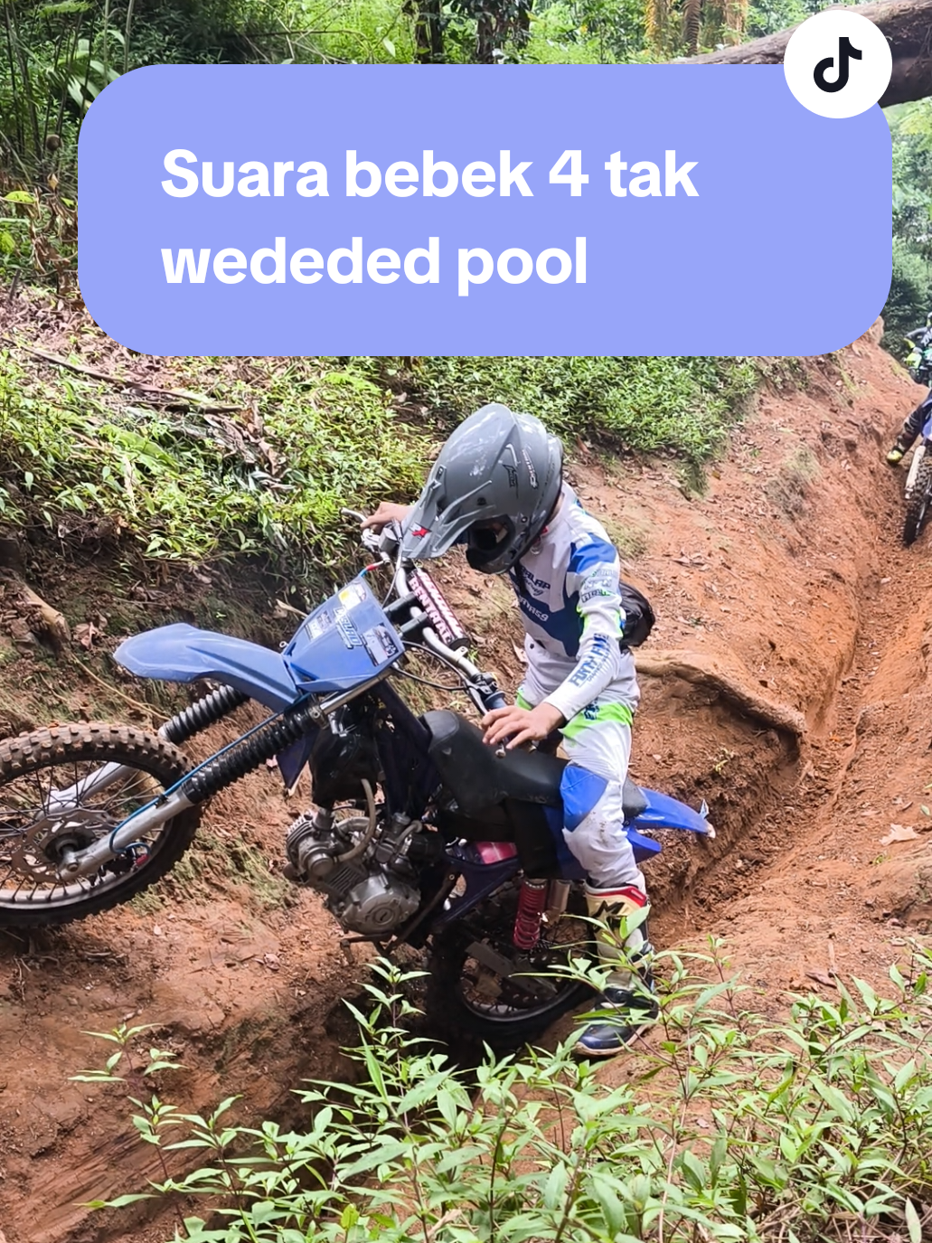 perjuangan bebek standar @adi_sanjaya59 untuk bisa melewati jalur rel cikulumprung #adventure #bandungselatan #cikulumprung #jay25  @bahgaull198 