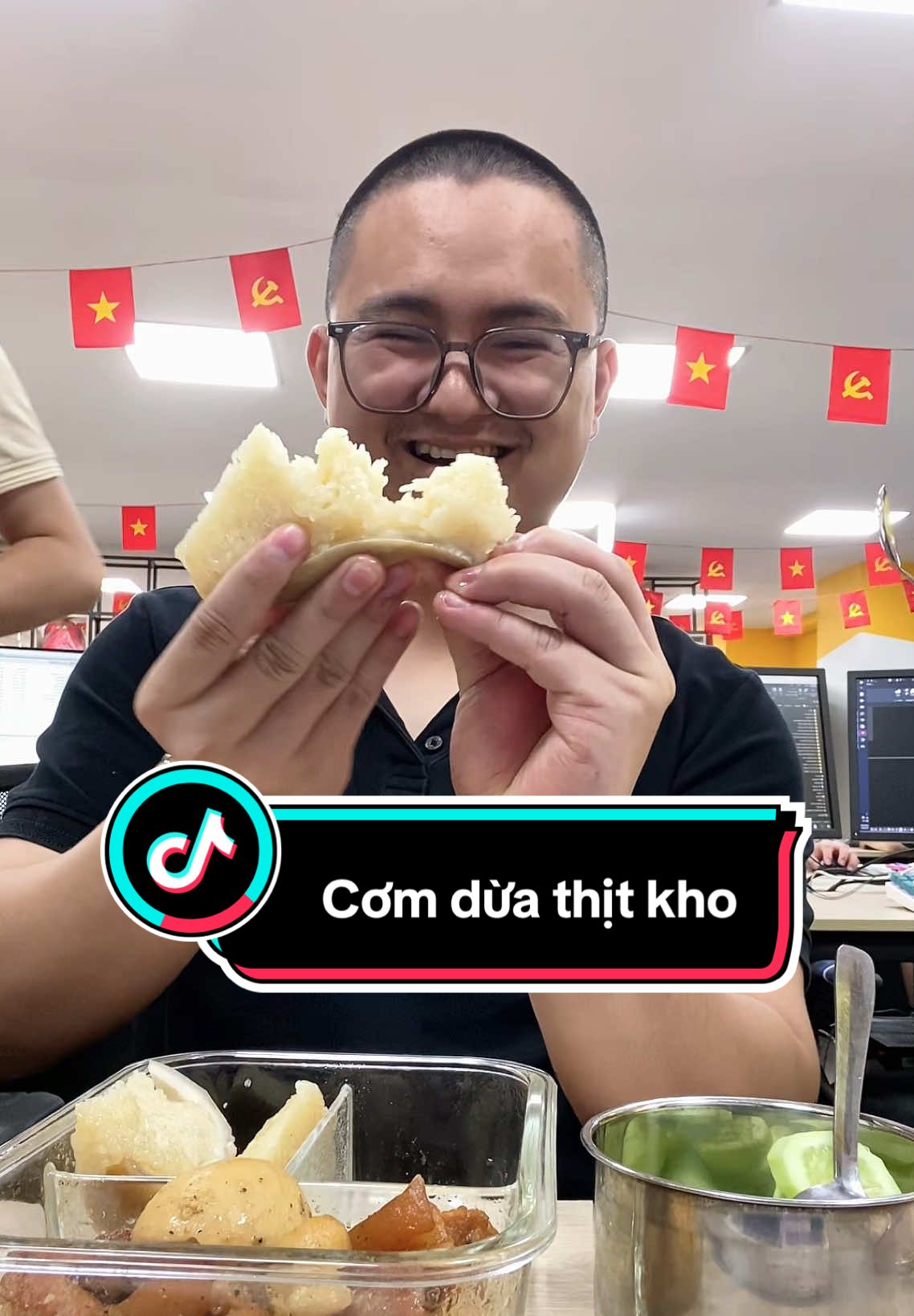 Cơm dừa thịt kho, 2 miếng là no 🤓 #cuong10yen #mukbang #dailyvlog #mangcomdilam #comvanphong #comdua