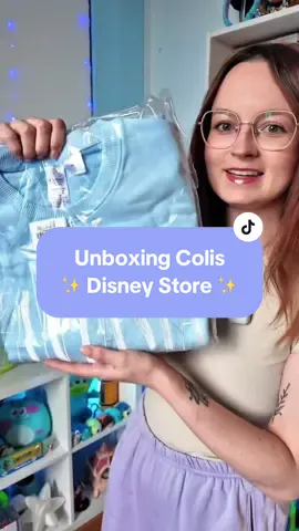 Nouveau colis du Disney Store 📦🤩 Vous validez le pull ? 🩵🪄 • Twitch : Lauwiny ✨ ••••• #twitch #twitchfr #disneyland #disney #disneylandparis #unboxing #disneystore #disneygram #disneyunboxing #fantasia @Disneyland Paris ✨ @disneyfr @Disney Store 