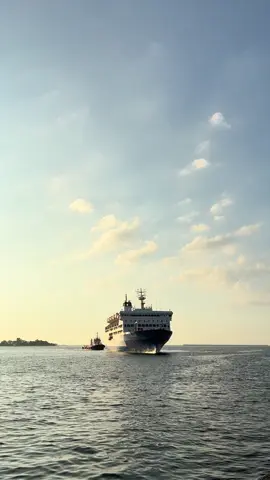 17.30 KM LAMBELU SANDAR DI PELABUHAN MAKASSAR #CapCut #pelabuhanmakassar #ptpelni #pelnimakassar #pelni #kapalpelni #makassar #kmlambelu #portofmakassar 