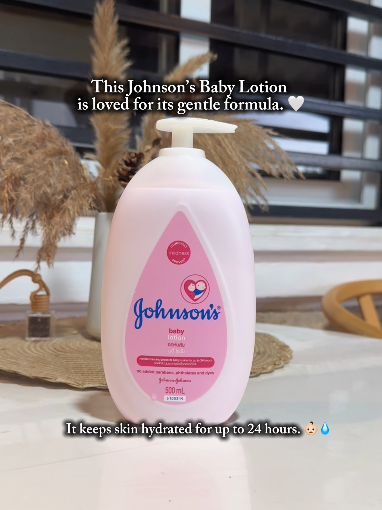 Such a nostalgic variant! With it’s iconic scent and mild ingredients, loved for generations 💙 #JohnsonsBabyPH #babyskin #babytok #kidsoftiktok #babycare #babylotion
