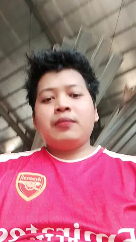 hết tiền cắt tóc oi 