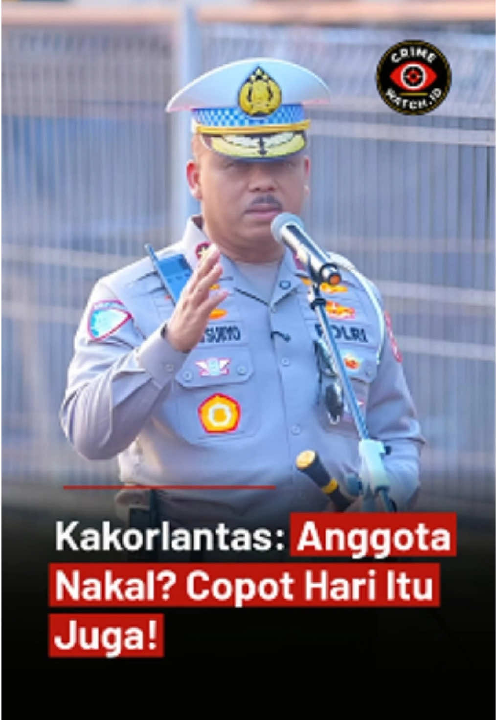 Kakorlantas Polri, Irjen Agus Suryonugroho, tegas: anggota nakal bakal dicopot di tempat! Kalau ada pungli, laporkan, biar publik makin percaya sama polisi. Semoga janji ini benar-benar ditepati. Menurut kalian, berani lapor? Tulis pendapat kalian di komentar! Hashtag: #PolisiBersih #Pungli #Kakorlantas #CrimeWatchID #ViralNews #fyp 