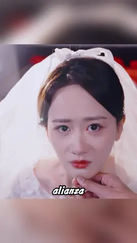 La mujer se metió en el coche equivocado cuando se casó, y se casó con un hombre rico.#movie 