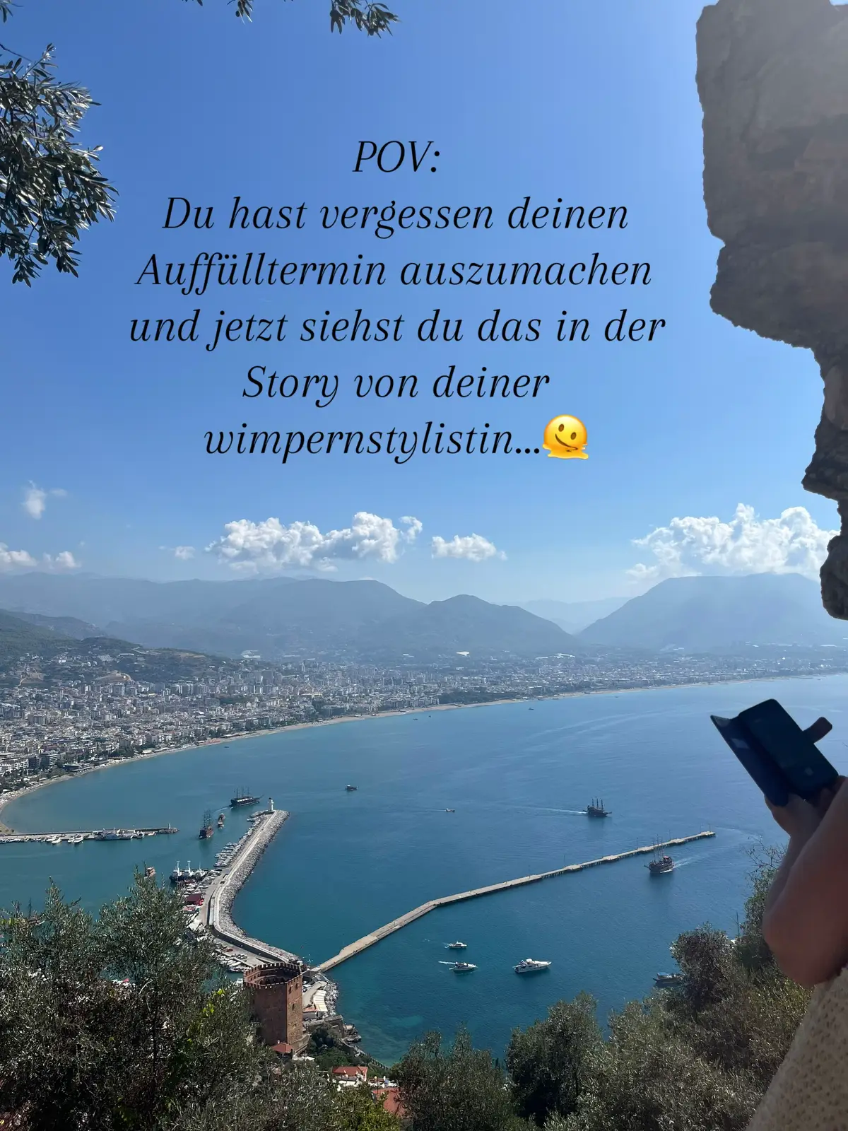 Ich dachte, ich hab noch Zeit… Jetzt sitz ich hier mit 3 Wimpern und nem Nervenzusammenbruch 🥲 Nie. Wieder. Ohne Termin. #wimpernverlängerung #wimperntermin #viral #fyp #lashartist #wimpernextensions #volumen #auffülltermin #pov #lashbusiness 