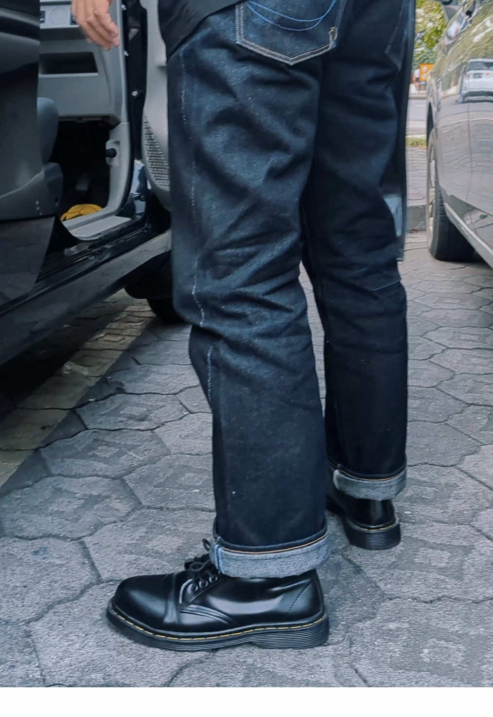 High Boots Mr Jonsrawk emang seganteng ini buat dijadiin teman jalan atau aktivitas lainnya😎 #highboots #boots #sepatupria #docmartens #inspirasioutfit #outfitinspo #mrjons #mrjonsrawk #fyp 