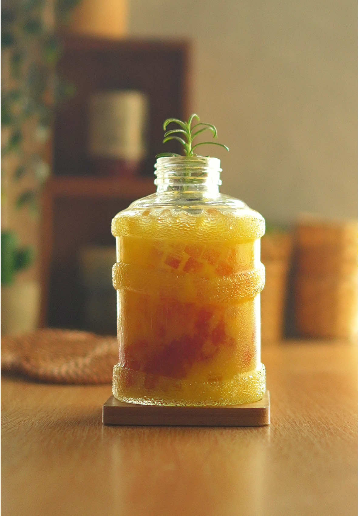 Mango Lychee Iced Tea ⬇️ Ingredients: 2 bags of black tea 60ml hot water steep for 3 minutes 20g lychees 20g ripe mangoes 60ml water ice #mango #lychee #icedtea #fruittea #mangotea #lycheetea #fruit #drink #blacktea #homecafe #drinkoftheday #drinkrecipes #freshfruit #asmr #asmrdrink