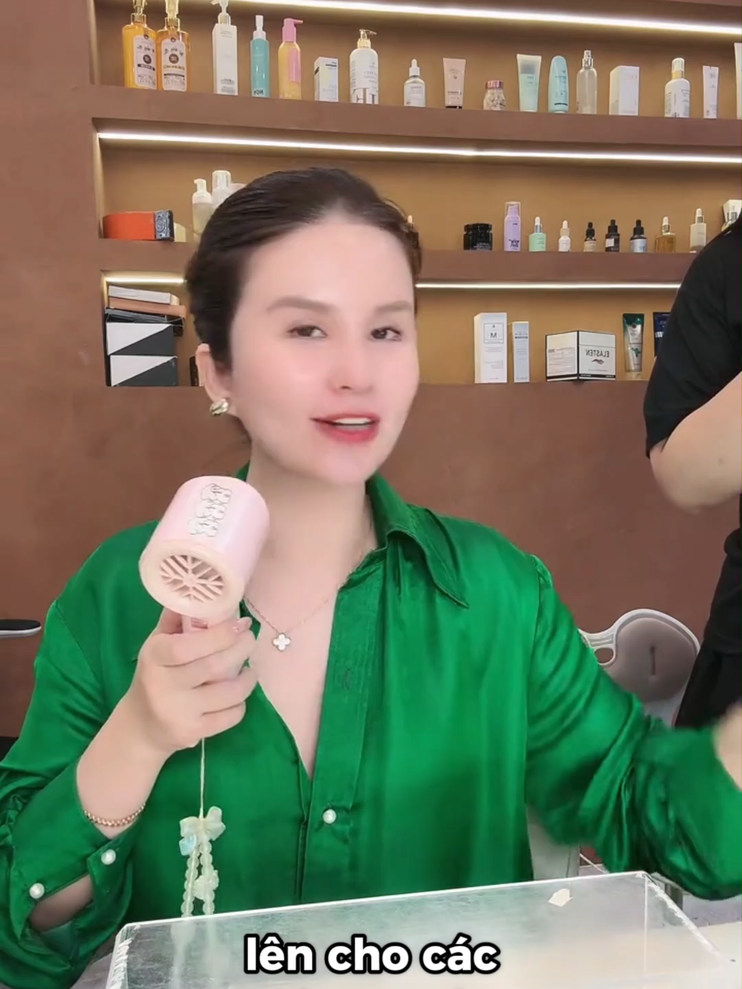 Xịt là mê😎#chuphuonglinh #reviewchanthat #miphamchinhhang #lamdepmoingay #xitkhoang #cangbong #chuskin