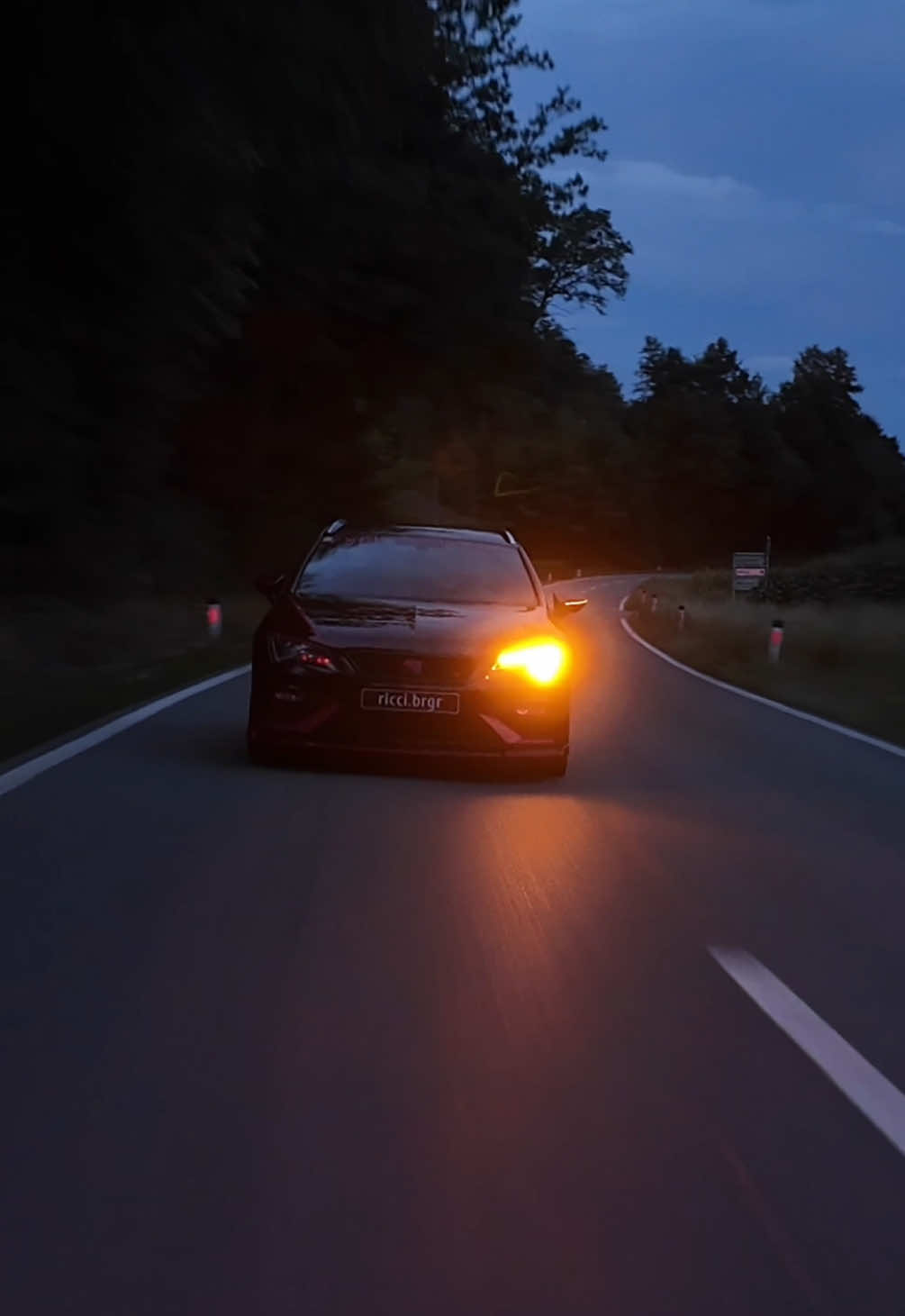 Uh vei vei vei🤌🏼  #rollers #rollingshot #rollingshots #car #cars #carphotography #videography #carvideos #carporn #austria #rollers #tilta #tiltahydraalienmini #ndfilter #neewer #dji 
