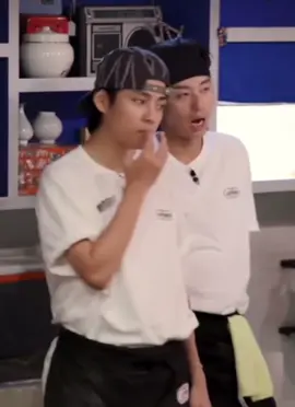 Đây là anh cả và em út hội Wooga☺️, tưởng đâu anh cả là em út ko đó😂 #v #taehyung #kimtaehyung #parkseojoon #woogasquad #bts #btsarmy #fyp #viral #tiktok #xuhuong 