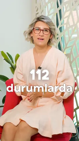 👶 Minik kahraman evde yanlışlıkla ilaç ya da kimyasal madde içti… Peki sonra ne yapmalıyız? 📞 114’ü arayın! Zehir Danışma Hattı size doğru ilk müdahaleyi söyler: 🚫 “Kusturma!” 🚫 “Süt verme!” ✅ Ne yapman gerektiğini hemen anlatır. 🧴 İlaçları ve temizlik ürünlerini kilit altında tutalım. 🛑 Ezbere müdahale etmeyin. Önce 114’e sorun! ❗114’ü aramadan önce: • Ne içti? • Ne kadar içti? • Ne zaman oldu? • Belirti var mı? • Bir şey verdin mi? 📍114, T.C. Sağlık Bakanlığı’na bağlı, ulusal ve resmi danışma hattıdır. 7/24 uzman sağlık personeliyle hizmet verir. 📢 Paylaşılan bilgiler T.C. Sağlık Bakanlığı kaynaklıdır. Tamamen kamu yararı gözetilerek paylaşılmıştır. Bir eğitimci anne olarak farkındalık oluşturmak istiyorum. 👉 Bu videoyu faydalanmasını istediğin arkadaşlarına mutlaka gönder! #zehirlenme #114 #annepaylaşımı #acildurum #çocukgüvenliği #sağlıkbakanlığı #farkındalık #anneliktüyo