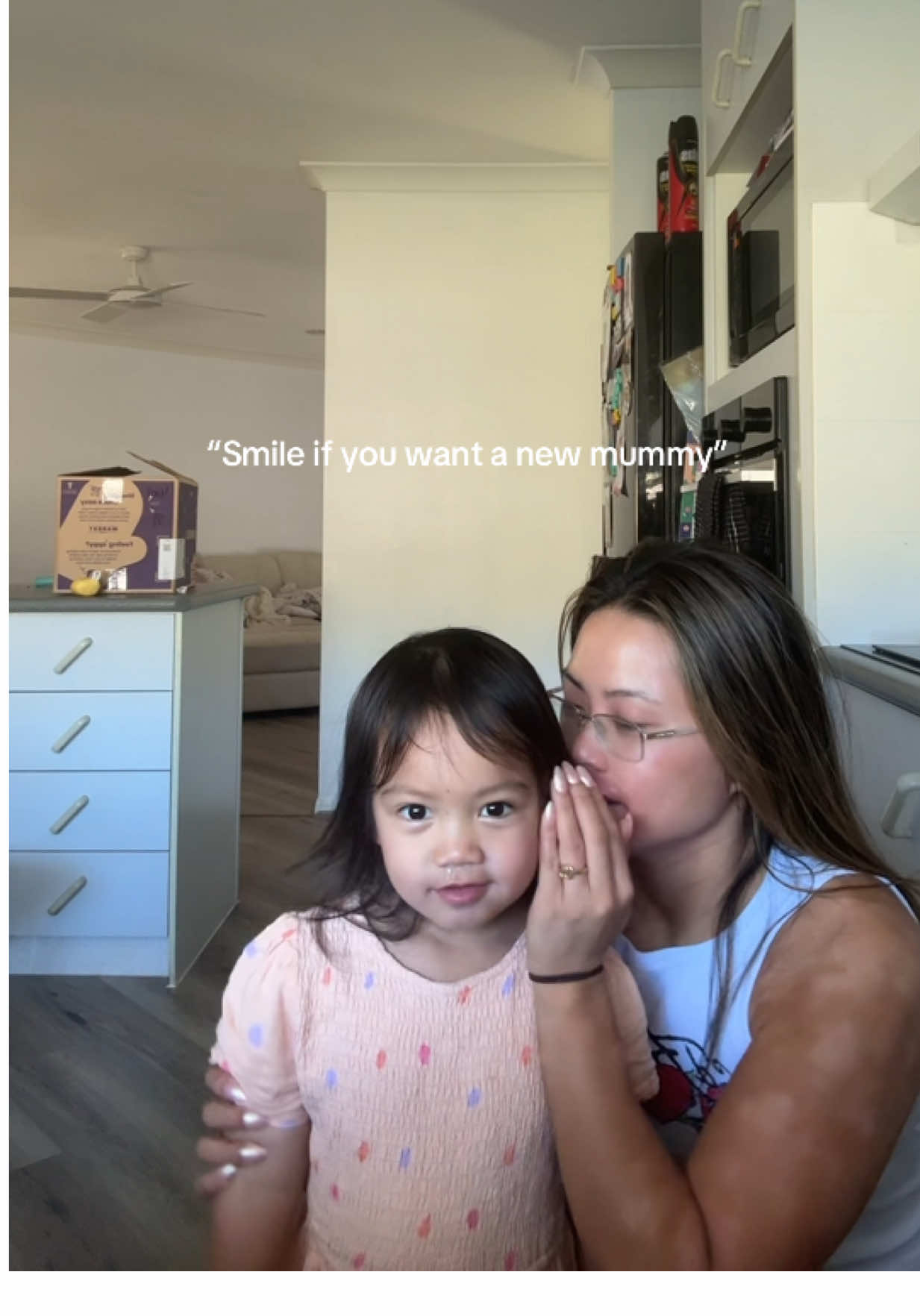 HAHAHHA aww i can tell she was trying not to smile in the beginning 😂😂