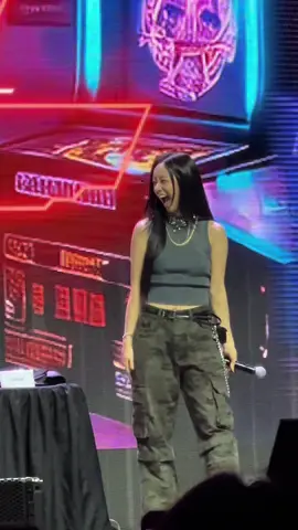 Wala talagang mapili sa props na ni ready ng organizer, kaya dinaan sa ganito 😆#welcome_to_hyeris_studio_in_manila #welcometohyerisstudioinmanila #hyeri #혜리 #이혜리 