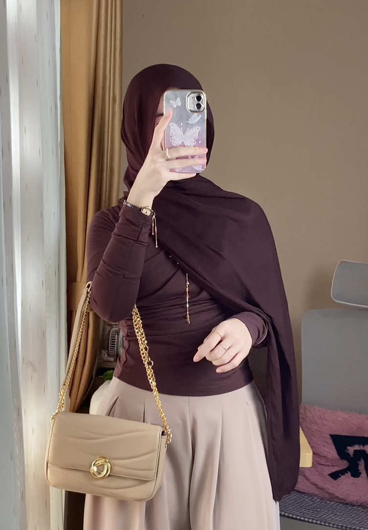 coklatnya cakep bangettttt🫵🏻😖 #OOTD #blouse #longsleeve #atasanwanita 