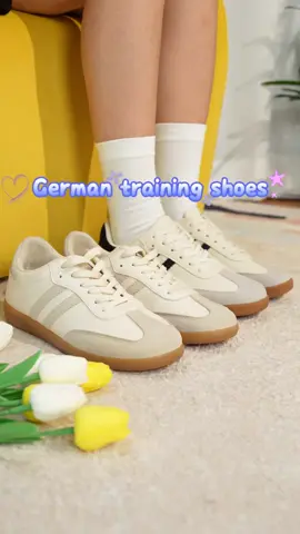 No one can refuse this versatile pair of shoes🤩#koreanshoes #corollashoes #foryourpage #schoolshoes #corollaph #coupleshoes #trendyshoes #shoestyle #blackshoes 