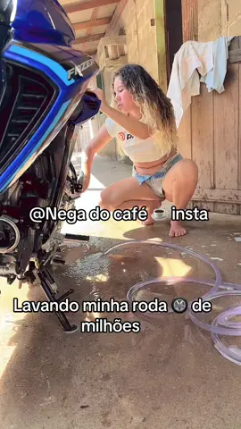 Lavando minha roda 🛞 de milhões #moto #greenscreen #videoviral #meme #comedia #viraltiktok #privacy 