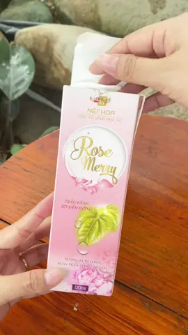 Dung dịch vệ sinh phụ nữ lá trầu không #emlinhtaphoa #dungdichvesinhtraukhong #dungdichvesinhphunu #rosemerry 