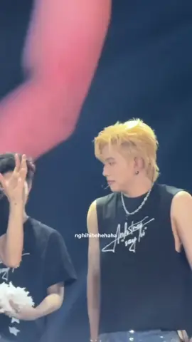 Cứ gần nhau là cười thôi , xinh đien lên đc ý ©️nghihihehehaha #duongdomic #phapkieu #duongkieu #anhtraisayhilasvegas #anhtraisayhiconcert #linhmuonvaoshowbiz  #monkeydsana💋 