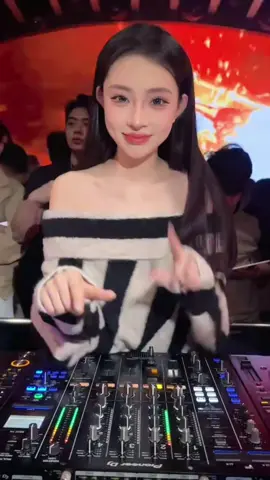 #retro #edm #music #djremix #bar #techno #dj #beautiful #disco #electronicmusic #dancer