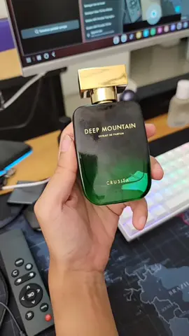 Parfum Crusita Deep Mountain Extrait De Parfum bikin kamu tampil wangi sepanjang hari, cocok untuk pria yang berjiwa petualang sejati. #crusita #parfum 
