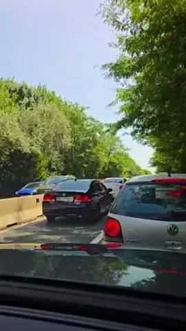 Drumul care leagă Constanța de sudul litoralului, coșmarul șoferilor! Este luni și se circulă bară la bară. Promisiunea unui drum expres este în continuare un proiect încă în stadiul de... 