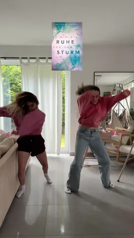 Das Ende...😅  Bei welchem Buch würdet ihr so ausrasten? Das ist doch die Art von Party, die wir gerne machen!😂🥳 Aber auch lustig zu sehen, wie gleich wir bei manchen Büchern denken aber auch wie unterschiedlich Geschmäcker sind - wie sieht's bei euch aus? Stimmt ihr uns zu oder denkt ihr bei manchen Büchern anders? 📖 Achja und können wir kurz über das Ende sprechen hahaha? @Kobe Mahoni scheint Verity gut gefallen zu haben!😂 #BookTok #bücher #lesen #bookrating