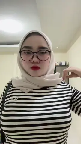 cw gemoy ga mau kalah sama cw kurus kalo milih soal outfit ehehehehehe🤏 #fypシ #gurumuda #soundviral 