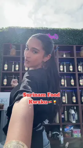 Pov van de cocktailbar🍹🍓Kom ze halen want kwaku is bijna klaar!👀🩷 mind you door boxen van podium naast ons hoor ik niks🥴bare with me en mn playback issue🫂@Surinam food @kwaku festival #fyp#foryoupage#kwakufestival #indian#suriname#bollywood#su #browntok#cocktails#food#music #viral#family#Summer#