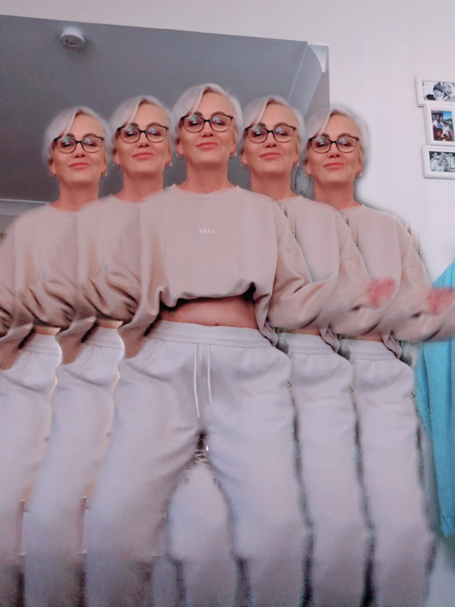 5 is better than 1 😅  #jet2holidays #jet2 @jet2 #jet2trend  #trend #dance #move #slidingdoor #holiday #fun #clonesquad #fyp  #fypviral 