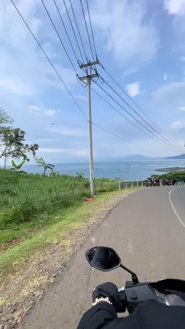 Geopark ciletuh gak di ragukan lagi sih view nya 🥂 #geoparkciletuh #geoparkciletuhsukabumijawabarat #sukabumi #kabupatensukabumi #fyp #fypage 