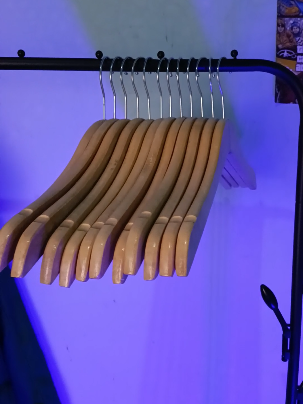 Lagi turun harga cuy gaskeun #hangeraesthetic #hangerkayu #hangerkayumurah #hangerkayudisplay #hangerkayuaestetic #hangerbaju 