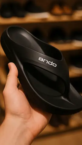 Desain simple, empuk maksimal! Sandal Ando siap nemenin setiap langkah kamu 🔥🖤  #ando #sandalando #sandalpria #sandalterbaik #sandalviral #sandalkeren #sandalnyaman 