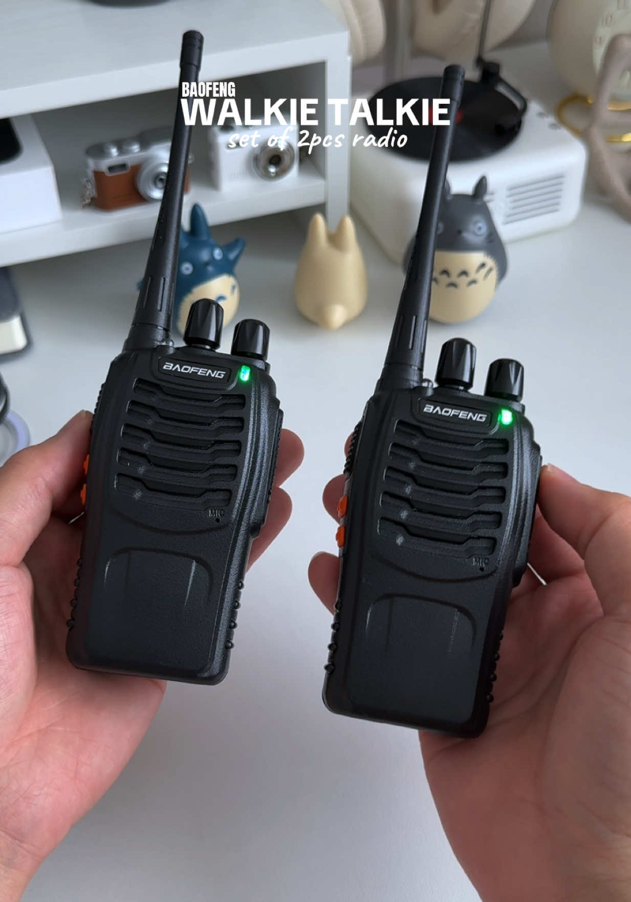 super perfect ngayong tag ulan dahil madalas walang kuryente damay ang mga satellites damay ang mga sim natin. Kaya itong BAOFENG Buy1Take1 Walkie Talkie Radio kahit walang signal o load makakausap mo mga kasama mo sa bahay o kapitbahay mo o kabarangay mo #walkietalkie #walkietalkieradio #baofeng #baofengradio #baofengwalkietalkie #rainydaysessential #rainydays #radiowithflashlight 