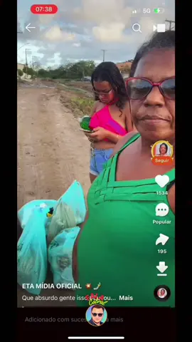 🚨 “Motorista manda passageira descer antes do destino. Entenda o motivo!” 🚨 A corrida parecia normal, até que o GPS indicou uma rua cheia de barro e lama. O motorista pensou rápido: vale a pena arriscar meu carro numa rua dessas por uma corrida que mal paga a gasolina, quanto mais a lavagem depois? 🤔 A passageira se irritou, mas o motorista manteve a decisão. Nem sempre vale a pena insistir em um trajeto que vai gerar mais prejuízo do que lucro. 💬 A verdade é que o passageiro tem o direito de reclamar… mas o motorista também tem o direito de não seguir viagem quando a corrida coloca seu carro – e seu bolso – em risco. 👉 Você faria o mesmo? Deixaria o carro afundar na lama ou pediria pra passageira descer? Comenta aí! ⤵️ #motoristadeapp #corridaperigosa #realidadedosapps #direitodopassageiro #direitodomotorista #realdosmotoristas #99pop #uberbrasil #appdrivers