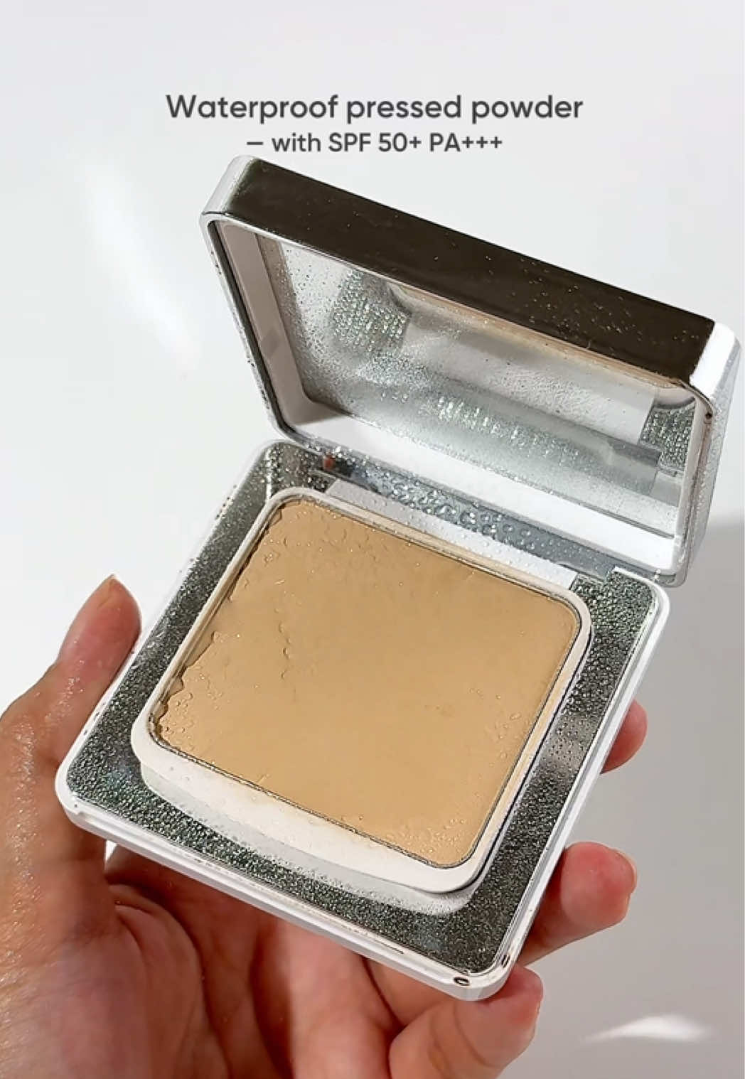 Bedak ni bukan biasa-biasa 😍 Bukan je tahan minyak, tapi siap ada SPF! Tak payah sapu sunscreen banyak kali dah – dab dab je tuk touch up 😮‍💨 @Carslanmy  #CarslanMY #SunscreenPowder #SPFCompactPowder #OilySkinTips #BedakSPFTiktok   