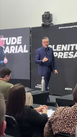 Quando a determinação é maior que o medo, o impossível se torna só mais um degrau. Nada resiste a uma mente focada e a um coração que não desiste. A vitória começa quando você decide não parar. Acredite. Vá. Vença. #sucesso #conhecimento #vendedordesucesso #vendas #venda #como #empresario #tiktok #fyp #evv #vendamais #lucrosonhopaz