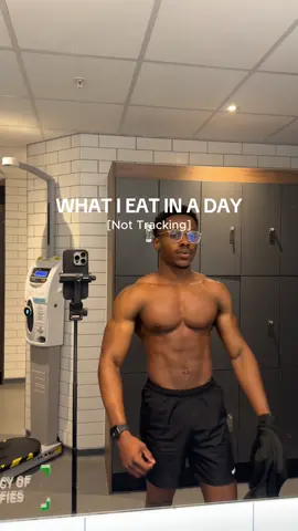 What I eat in a day to fuel my training🍽️ Some meals that help me perform and recover. It's consistent and keeps fuelling the work💪🏽 #Fitness #FoodTok #recover #GymTok #mealprep #jdgyms #FoodTok 