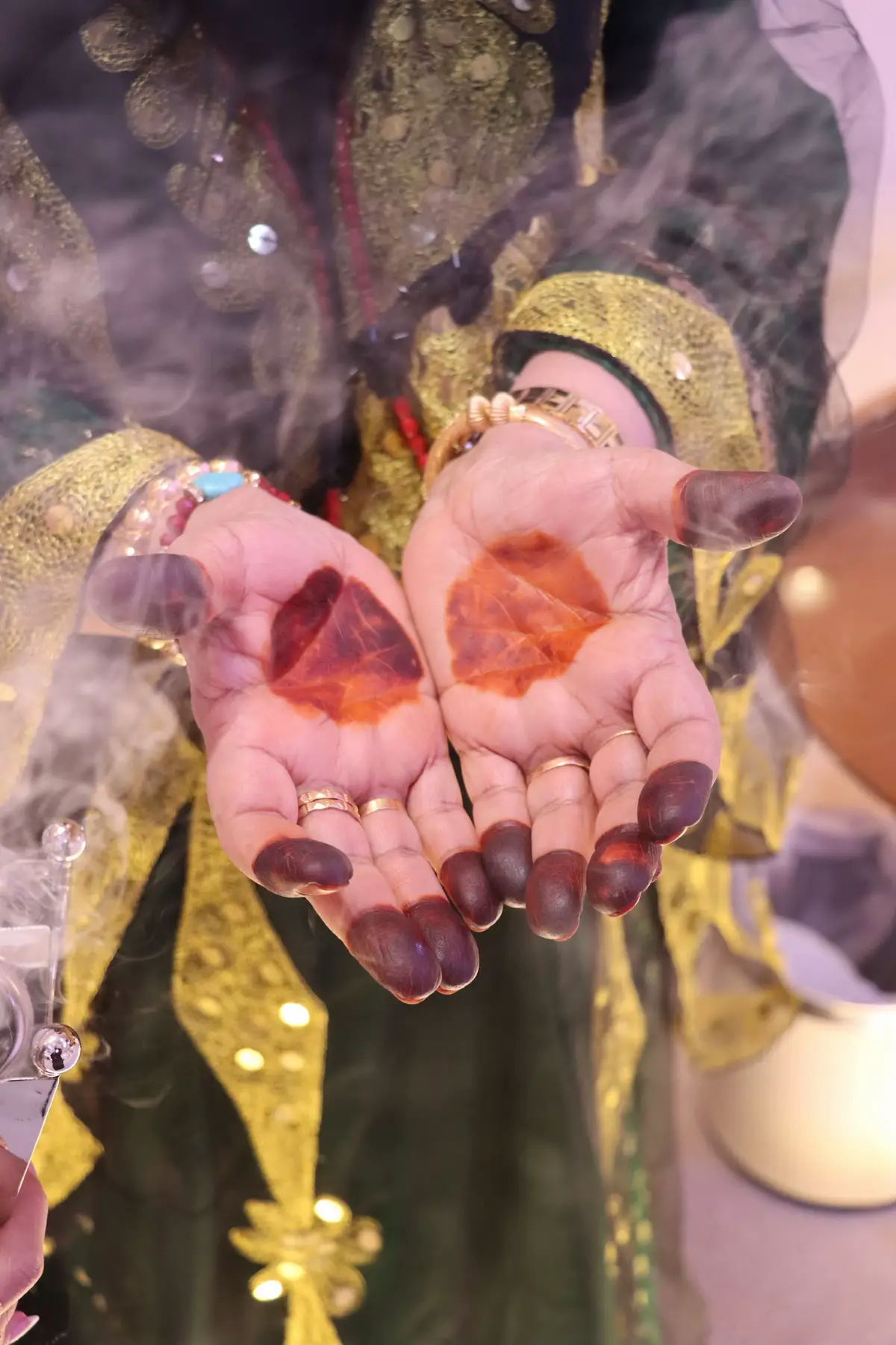 من حفل ملچة وسمي وعبدالله العفيصان نسيت انزل هالصورة اللطيفة الله يسلم هالإيدين وراعيتهم جدة المعاريس 💕🥺  #جدة_العريس #جدة #الجدة #كشخة #نقش #حنة 