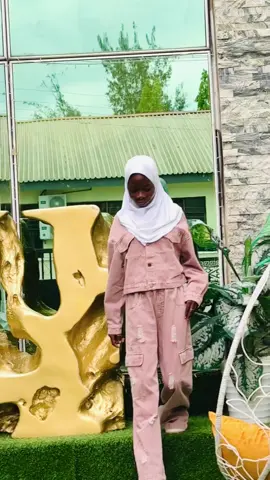 Model mode activated 💃🚶‍♀️❤️#roddyb #modelwalk #modelvibes #fashion #videoviral #viraltiktok #fashionista #trendyvibes #outfitinspiration #TikTokFashion #fypシ゚viral🖤tiktok #100kviews #fyp #100klikes 