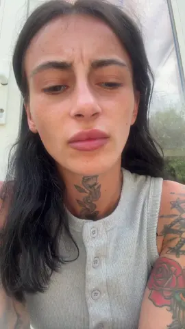 Help please…and no I haven’t paid for anything 😂💁‍♀️ #help #bots #theuk #whatsgoingonhere #foru #fake #whatthehell 