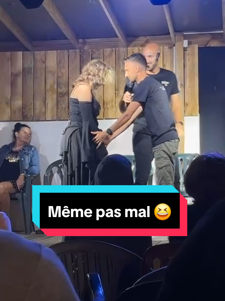 Quand tout ne se passe pas exactement comme prévu 😅🤣 Aucune bosse à déclarer 😆 attendez la fin... #hypnose #hypnotiseur #dors #spectacle 