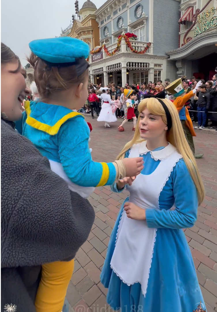Baby with Disneyland 🥰💕 #funny #happ #diseyland #disney #baby #cute 