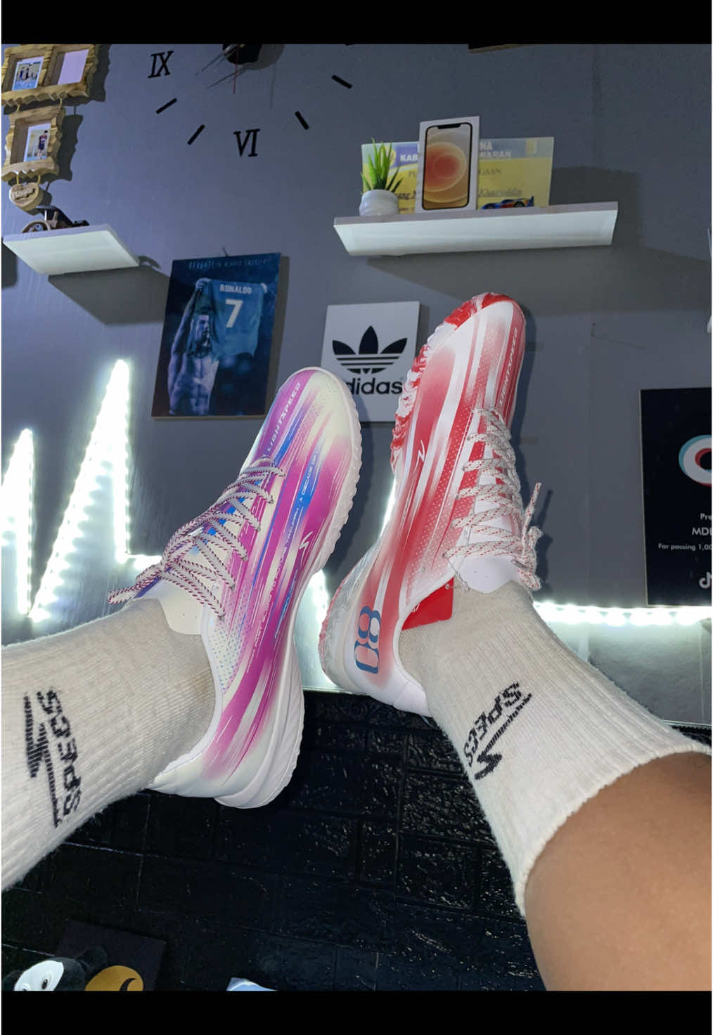 Kalo dipake gini bagud kali yaa hehee 😅  #specs #specsindonesia #lsreborn #lightspeedreborn #specslightspeed #rebornmetaxr #lsrebornmetaxr #lightspeedrebornmetaxr #storyfutsal #futsalindonesia #futsal #trend #xyzbca #mdlsportid #lsrebornterbaru 