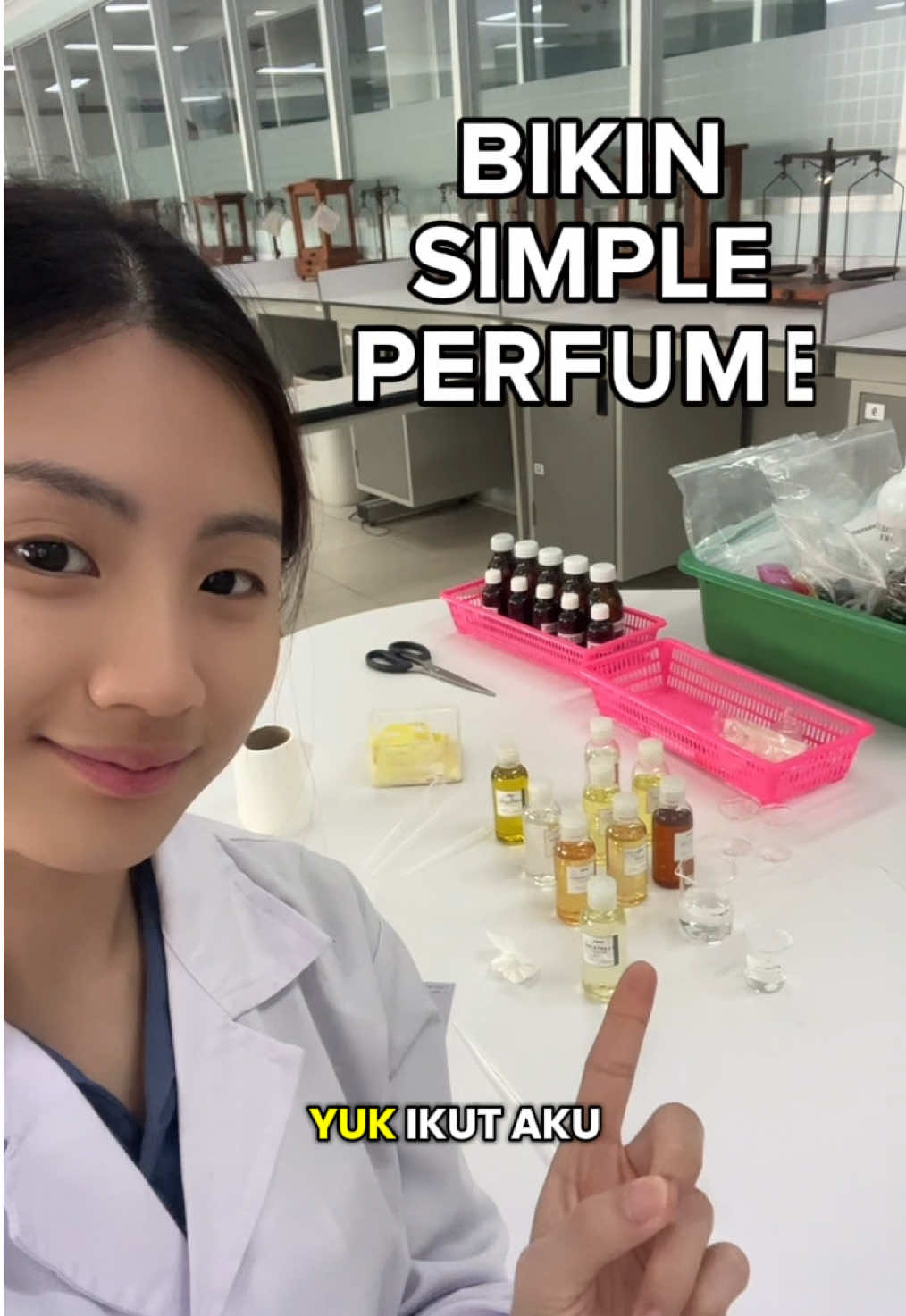 Happy banget bisa bikin parfume sendiri jadi wanginyaa suka” kita 🥰  #fyp #lulusfarmasi #anakfarmasi #formulasi #parfum #perfume #bikinparfum 