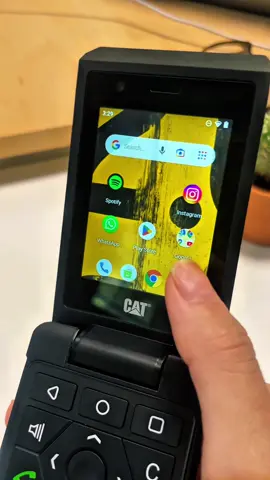 CAT S22 flip phone, running Android 11 and with Google Play Store allowing full app access ⚡️ FREE Worldwide Shipping to EVERY COUNTRY, check the link in our bio 🌎 #y2kphones #y2kphoneshop #flipphone #fyp #cats22flip #android #retrostyle #dumbphone 