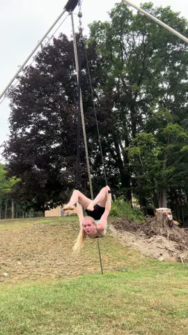 uncomfy pose #acrobatics #aerialistsoftiktok #aerialstraps 