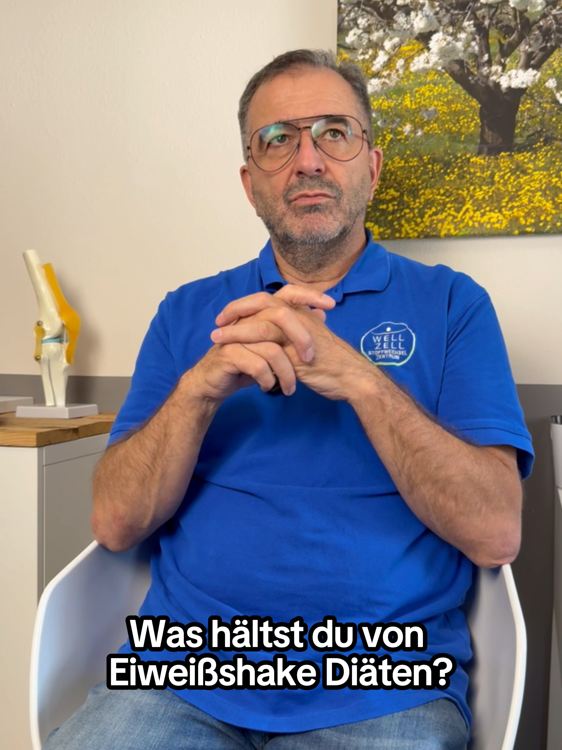 🧬 Warum Eiweißshake-Diäten kritisch zu sehen sind! 🚫🥤 Unser Stoffwechselexperte klärt auf: Eiweißshakes sind nicht für jeden geeignet – besonders als alleinige Diätform. Erfahre, welche Risiken sie bergen können und warum eine einseitige Ernährung langfristig deinem Stoffwechsel schaden kann. 💬👨‍⚕️ 👉 Jetzt reinschauen & gesund entscheiden! #Stoffwechsel #Ernährung #GesundAbnehmen #DiätTipps #gesundheit