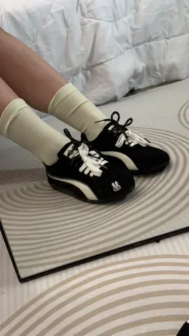 Sắm được giày sneaker đi học kiêm đi chơi các bác iu ơii 👟✨#xuhuong #xuhuongtiktok #giaythethao #giaythethaonu #giaysneaker #giaydihoc #giaynu 