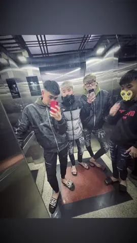 Đê văn Gờ 1984 chưa bao giờ là lỗi thời, là hết trend cả ae ơi🔥🛍️#dépDG1984 #dépDê_Gà#dépchất #setđồboyphố✈️ #boypho✈️ #thoitranghottrend #thoitrangnam #xhtiktok #dépDG_2lớp #CapCut 