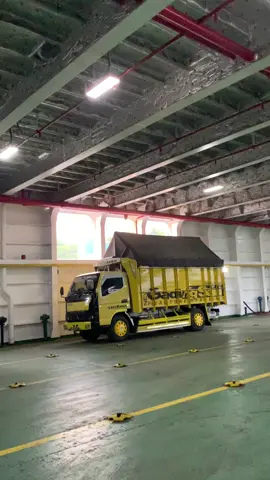 Menyala wi🔥#truckmodifiedindonesia #truckmodifikasi #cantermaniaindonesia #canterherex #truckmodifikasiindonesia 